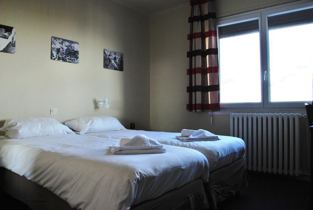 لو دوز آلب Hotel Les Clarines الغرفة الصورة